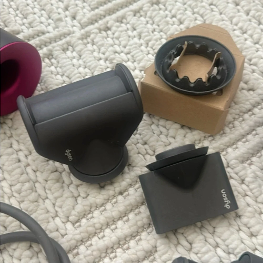 Dyson Supersonic Hair Dryer with Attachments - Picture 5 of 8